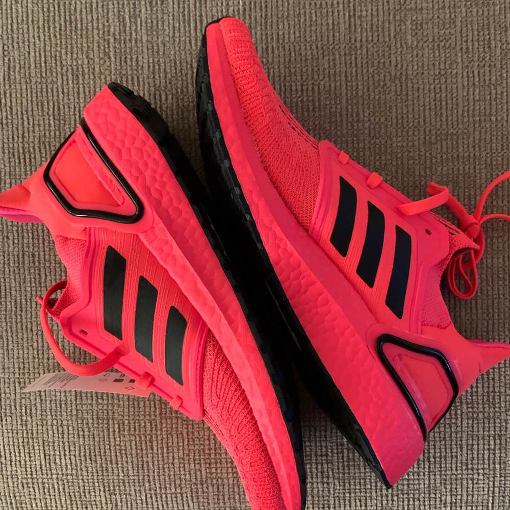 MENS ADIDAS ULTRABOOST(RUNNING SHOE)